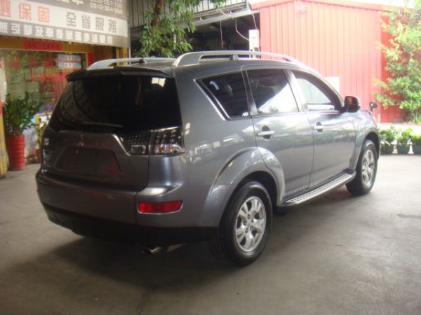 MITSUBISHI OUTLANDER 照片2