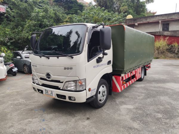 HINO 300 XZU650L 照片1