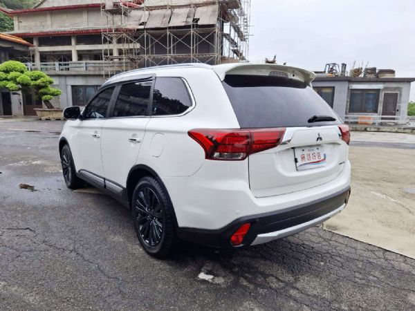 MITSUBISHI OUTLANDER 照片9