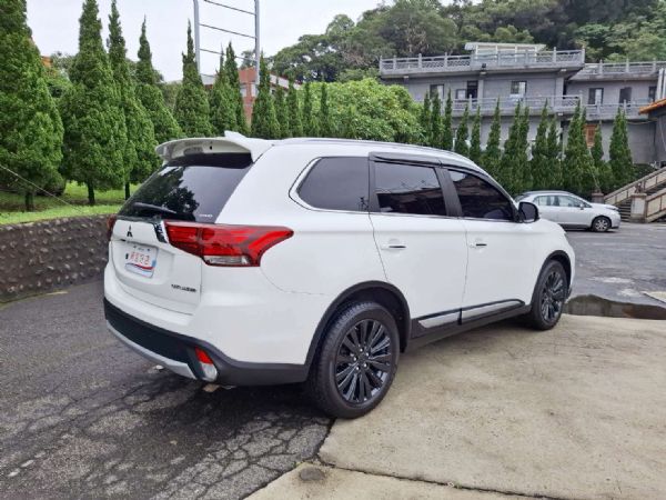 MITSUBISHI OUTLANDER 照片10