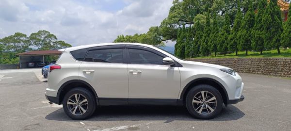  2017 TOYOTA RAV 4 照片2