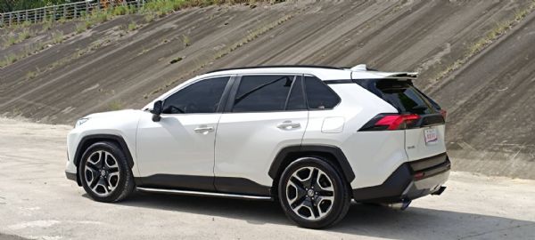 2020 TOYOTA RAV4 2.0 照片2