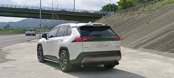 2020 TOYOTA RAV4 2.0 照片3