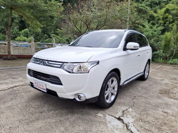 MITSUBISHI OUTLANDER 照片1