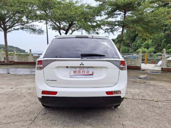 MITSUBISHI OUTLANDER 照片9