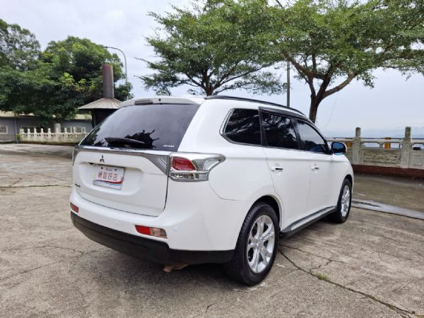 MITSUBISHI OUTLANDER 照片10