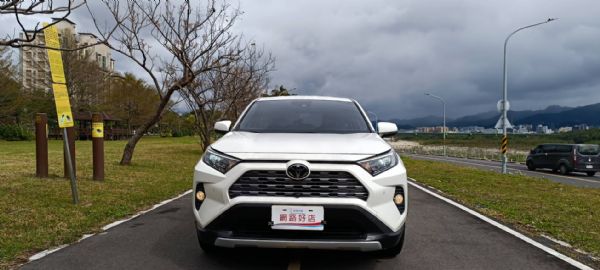 2020 TOYOTA RAV4 2.0 照片2